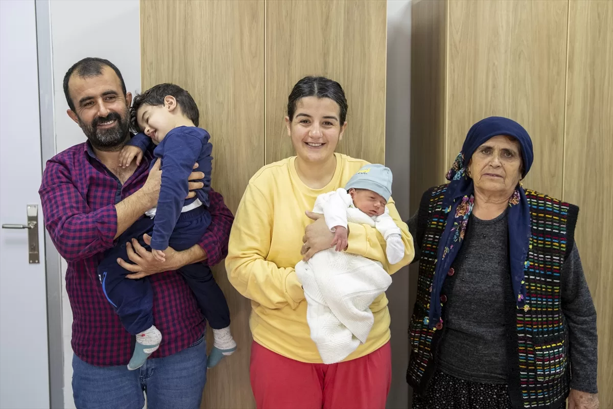 Mersin'de doğum yapan depremzede kadın, bebeğine “Umut” adını verdi