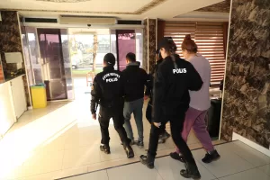 MERSİN (AA) – Mersin'de düzenlenen fuhuş operasyonunda gözaltına alınan 14