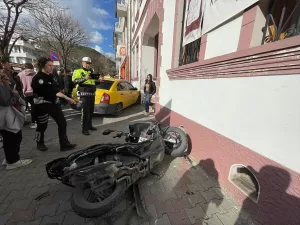 - Kaza anı bölgedeki bir iş yerinin güvenlik kamerasına yansıdı