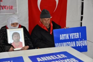 MUŞ (AA) – Muş'ta, çocuklarının terör örgütü PKK tarafından dağa