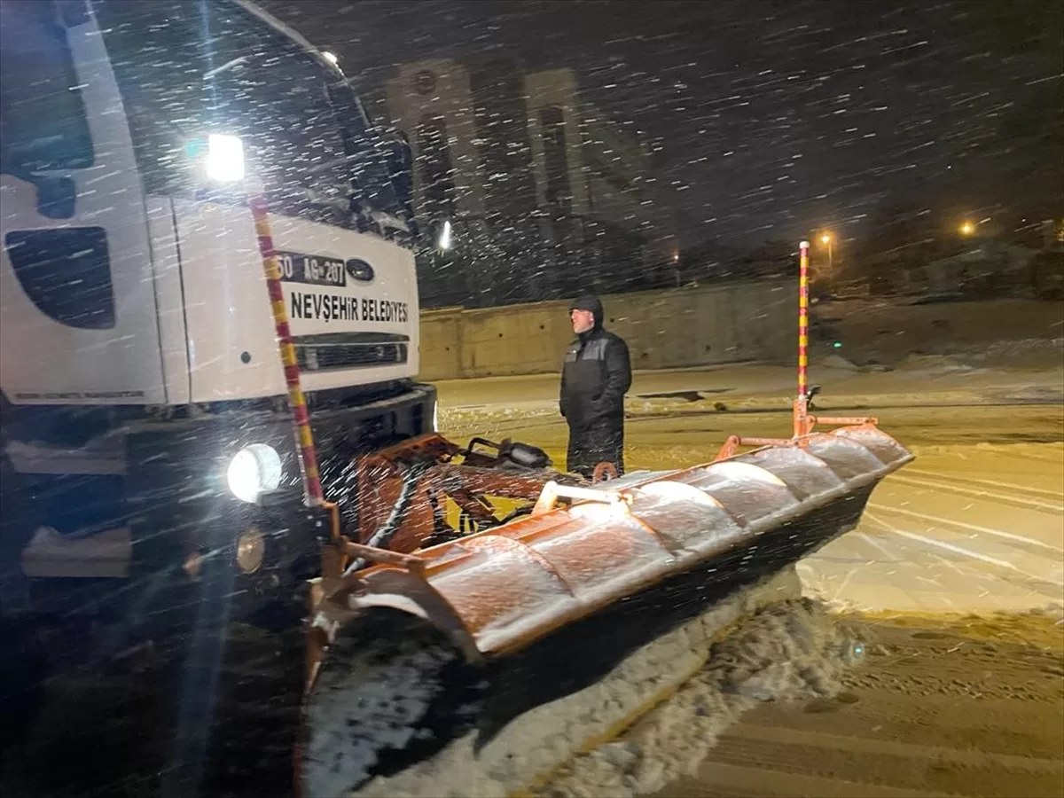 Nevşehir'de kar yağışı ulaşımda aksamalara neden oldu