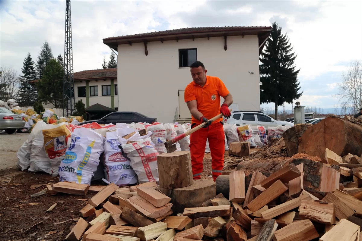 Ormancılar ve hayırseverler 3 bin ton yakacağı deprem bölgesine gönderdi