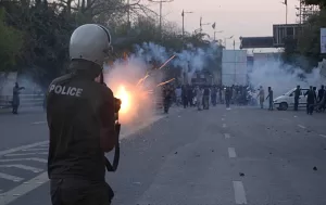 LAHOR (AA) – Pakistan'da miting yapacağını duyuran eski Başbakan İmran