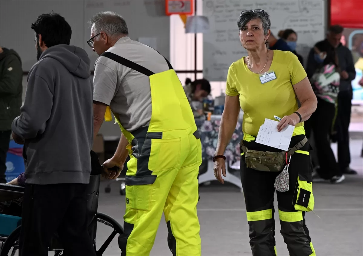 Sağlık çalışanı Alman karı koca Hatay'da gönüllü hizmet veriyor