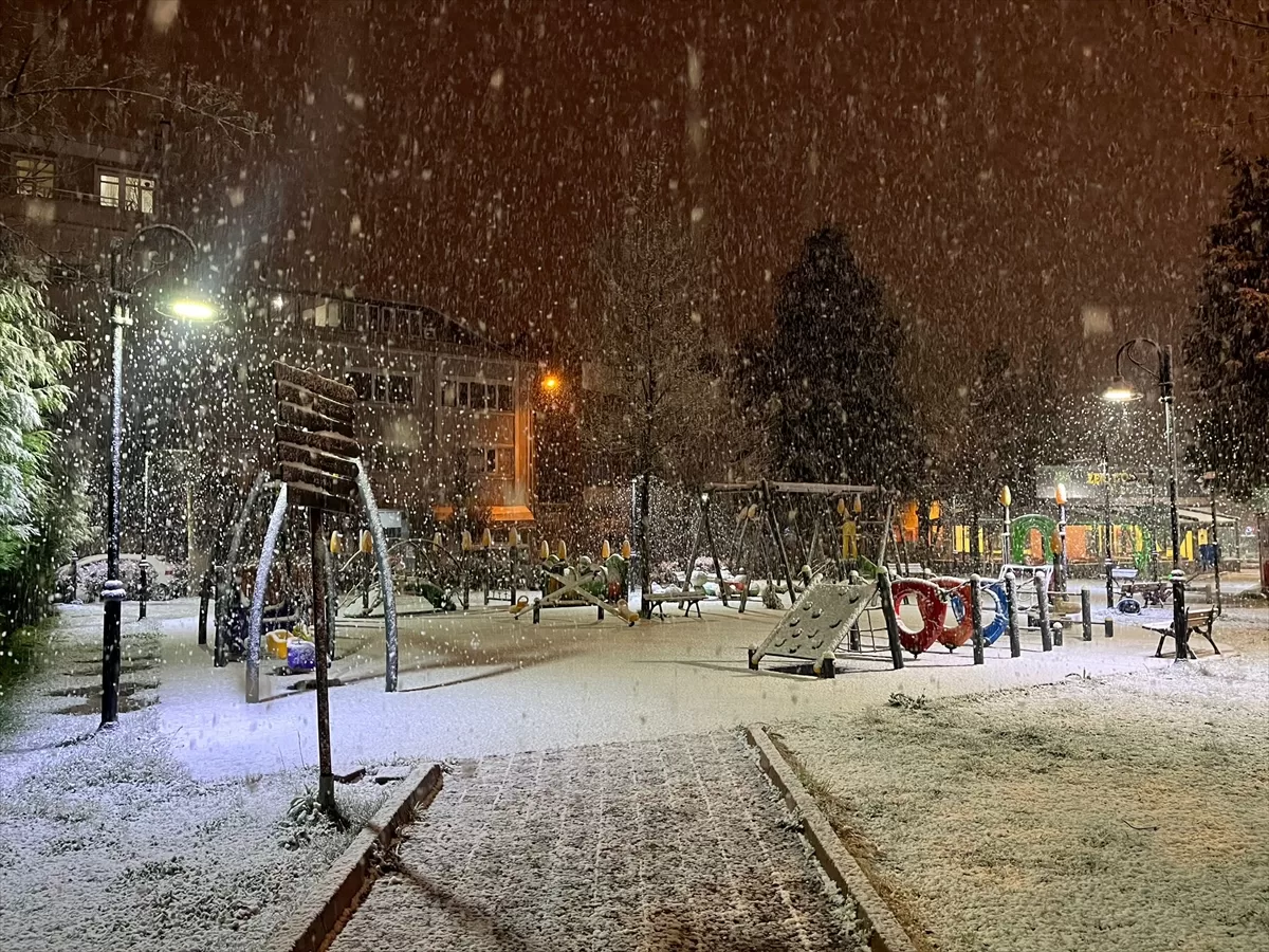 Sakarya kent merkezi ve ilçelerinde kar etkili oluyor