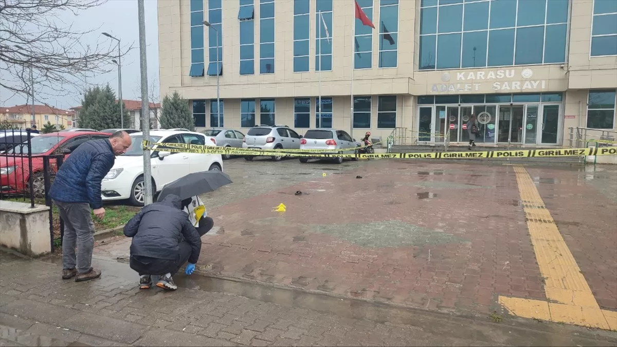 DÜZELTME – “Sakarya'da boşanmak isteyen eşini silahla vuran zanlı gözaltına alındı” haberimizin başlığı ve ikinci paragrafında yer alan yaralanan kişiyle ilgili bilgi düzeltmiştir.