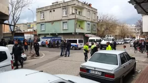 ŞANLIURFA (AA) – Şanlıurfa'nın Siverek ilçesinde komşular arasında çıkan taşlı