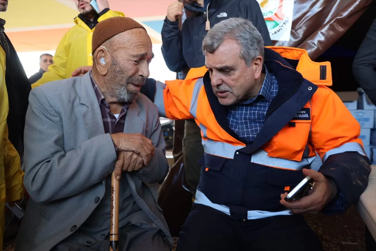 Şanlıurfa'da sel mağdurlarının taleplerinin alınması için iletişim çadırı kuruldu