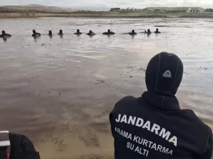 ŞANLIURFA (AA) – Şanlıurfa'da sele kapılan tırın sürücüsü Emin Ergün'ün