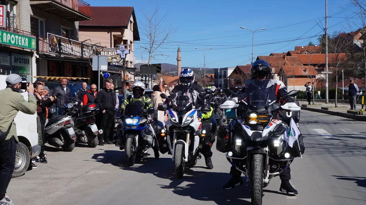 Sırbistan'dan umre ziyareti için yola çıkan 3 kişi, motosikletleriyle Mekke ve Medine'ye gidecek