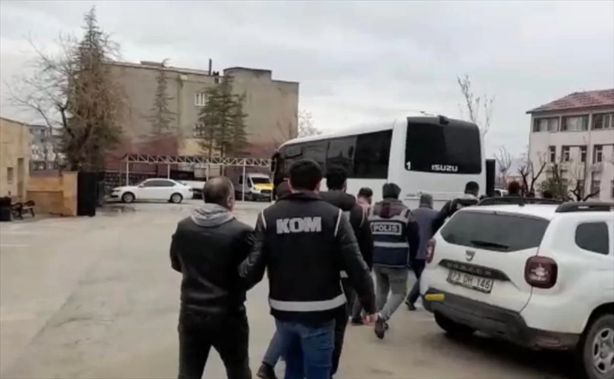 Şırnak'ta “yolsuzluk” operasyonunda 8 şüpheli gözaltına alındı