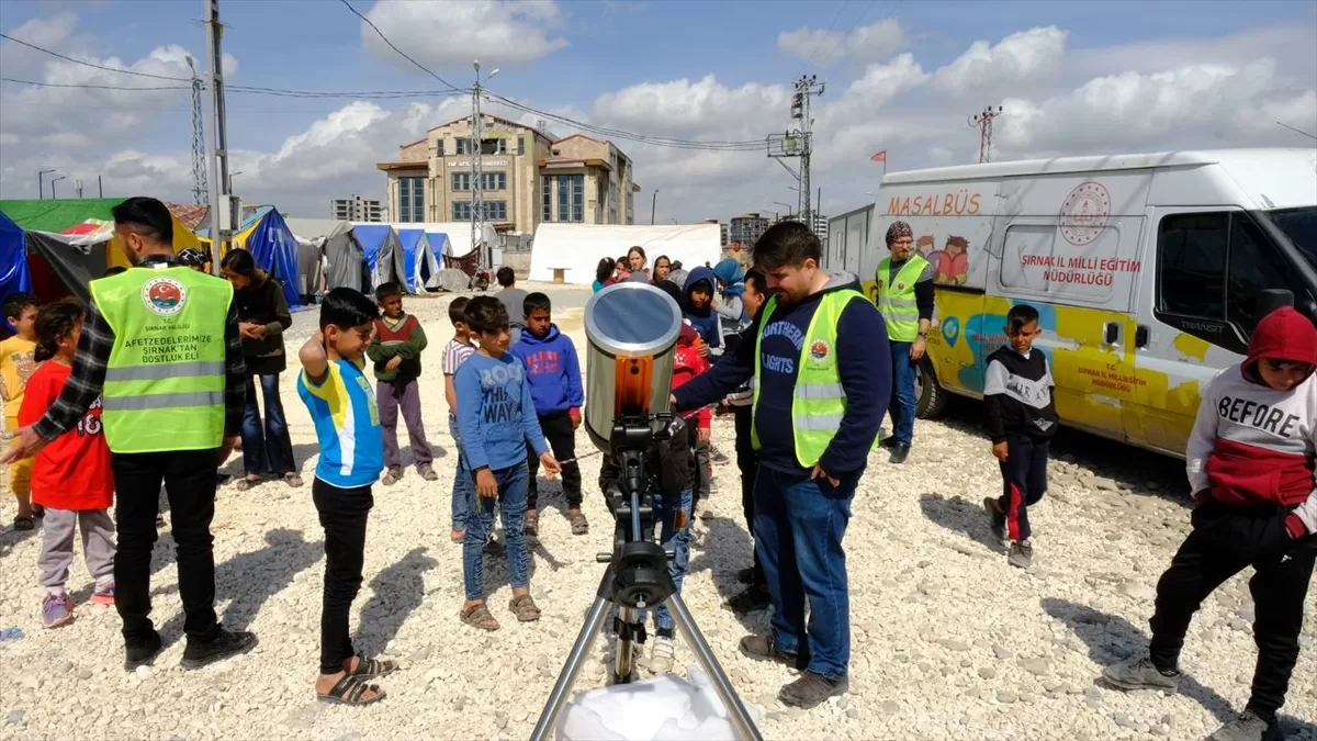Şırnak'tan deprem bölgesine giden öğretmenler 1500 çocuğu etkinliklerle buluşturdu