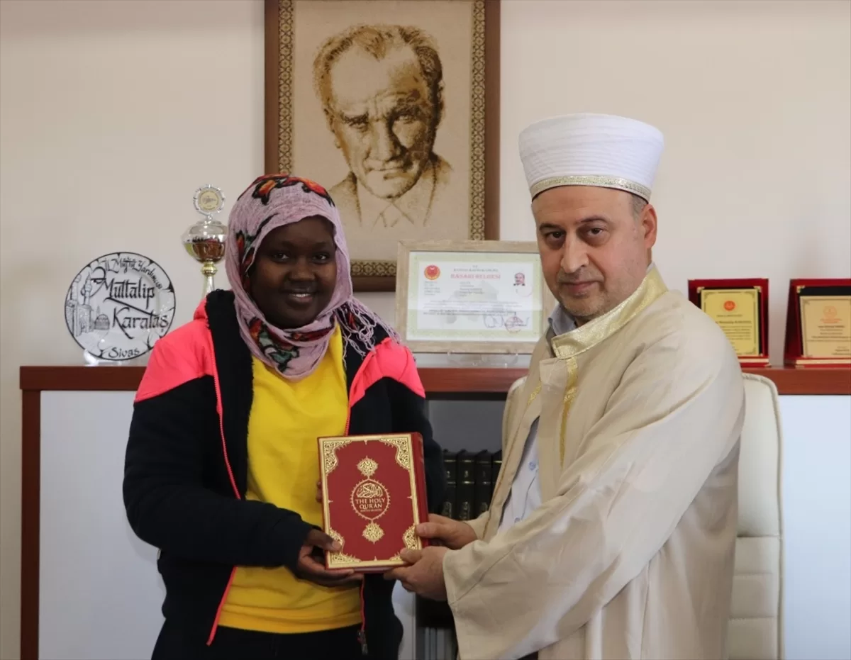 Sivas'ta Müslüman olan Ugandalı kadın Zeynep ismini aldı
