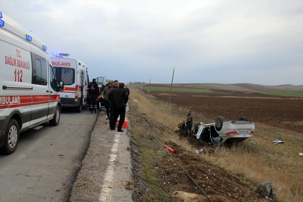 Sivas'ta şarampole devrilen otomobildeki 4 kişi yaralandı