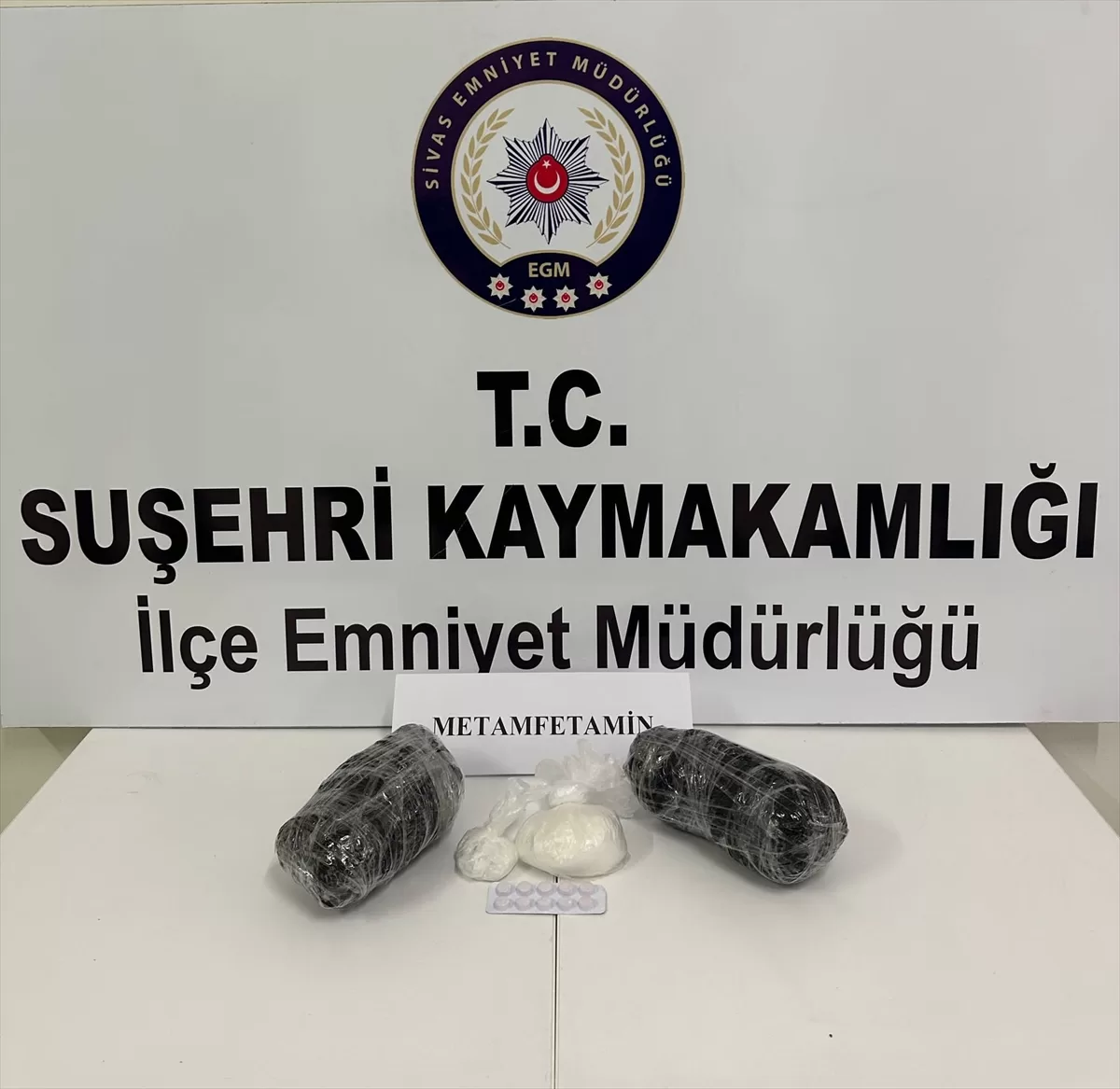 Sivas'ta uyuşturucu operasyonlarında 4 zanlı yakalandı