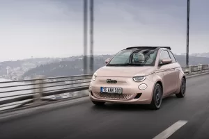 İSTANBUL (AA) – Fiat 500'ün, yeni ve tamamen elektrikli versiyonu