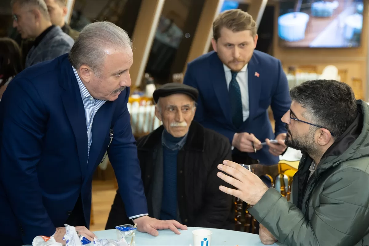 TBMM Başkanı Şentop, İstanbul'a gelen depremzedelerle iftar yaptı: