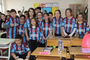 TRABZON (AA) – Trabzonspor Kulübü Asbaşkanı Ertuğrul Doğan tarafından #HediyeFormaChallenge