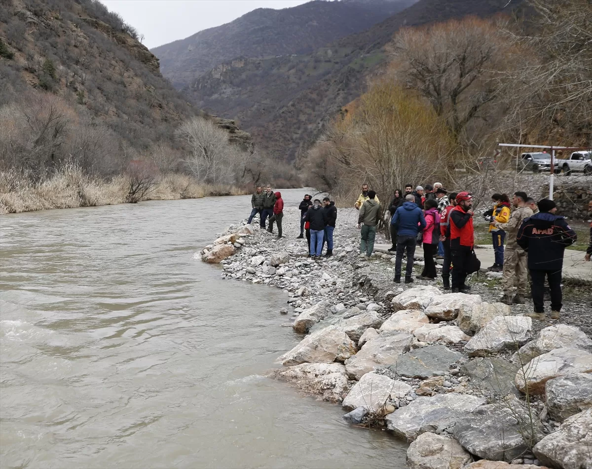 Tunceli'de Pülümür Çayı'na düşen otomobildeki 2 kişi hayatını kaybetti