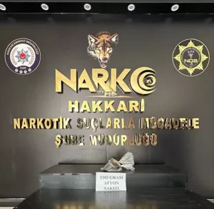 HAKKARİ (AA) – Hakkari'nin Yüksekova ilçesinde bir araçta 1 kilo