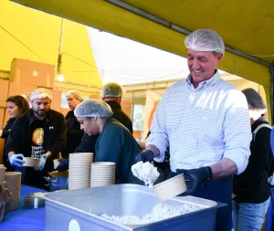 - "Dünya Türkiye'ye cömertçe yardım gönderiyor çünkü Türkiye de geçmişte