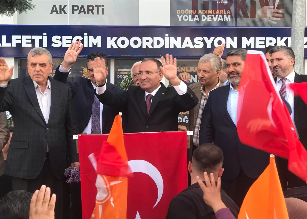 Adalet Bakanı Bozdağ, AK Parti Halfeti Seçim İrtibat Bürosu'nun açılışında konuştu: