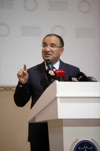 ANKARA (AA) – Adalet Bakanı Bekir Bozdağ, İsrail'in Mescid-i Aksa'daki