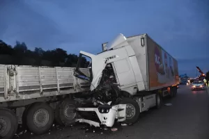 ADANA (AA) – Adana'da aynı güzergahta 13 aracın karıştığı 3