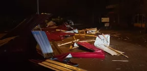 AĞRI (AA) – Ağrı’nın Patnos ilçesinde etkili olan fırtına iki