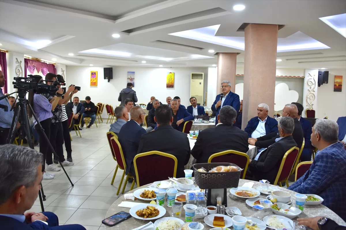 AK Parti Genel Başkan Yardımcısı Demiröz, Aksaray'da muhtarlarla bir araya geldi: