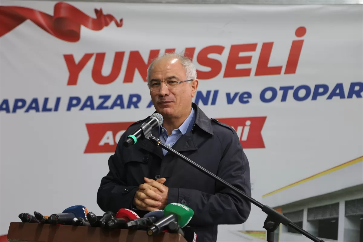 AK Parti'li Efkan Ala, Bursa'da kapalı pazar yeri açılışında konuştu: