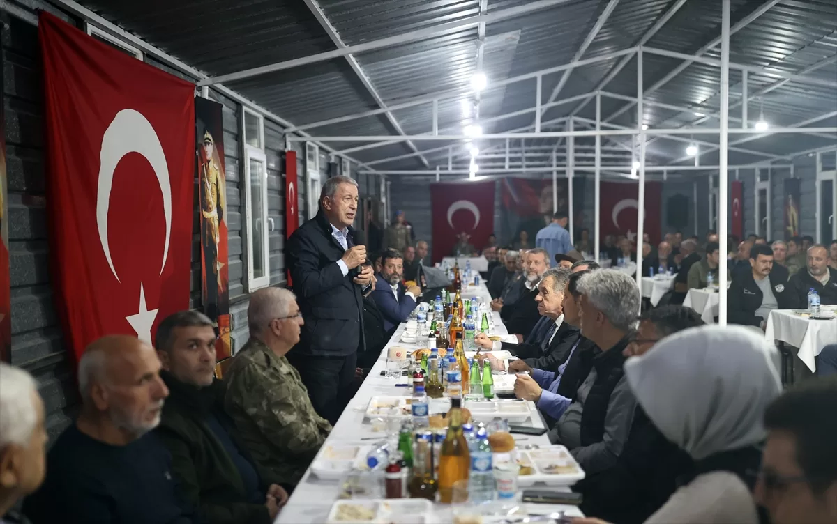 Bakan Akar, Hatay'da kanaat önderleriyle bir araya geldi