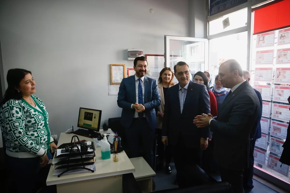 Bakan Dönmez Eskişehir'de seçim irtibat bürosu ziyaretinde konuştu: