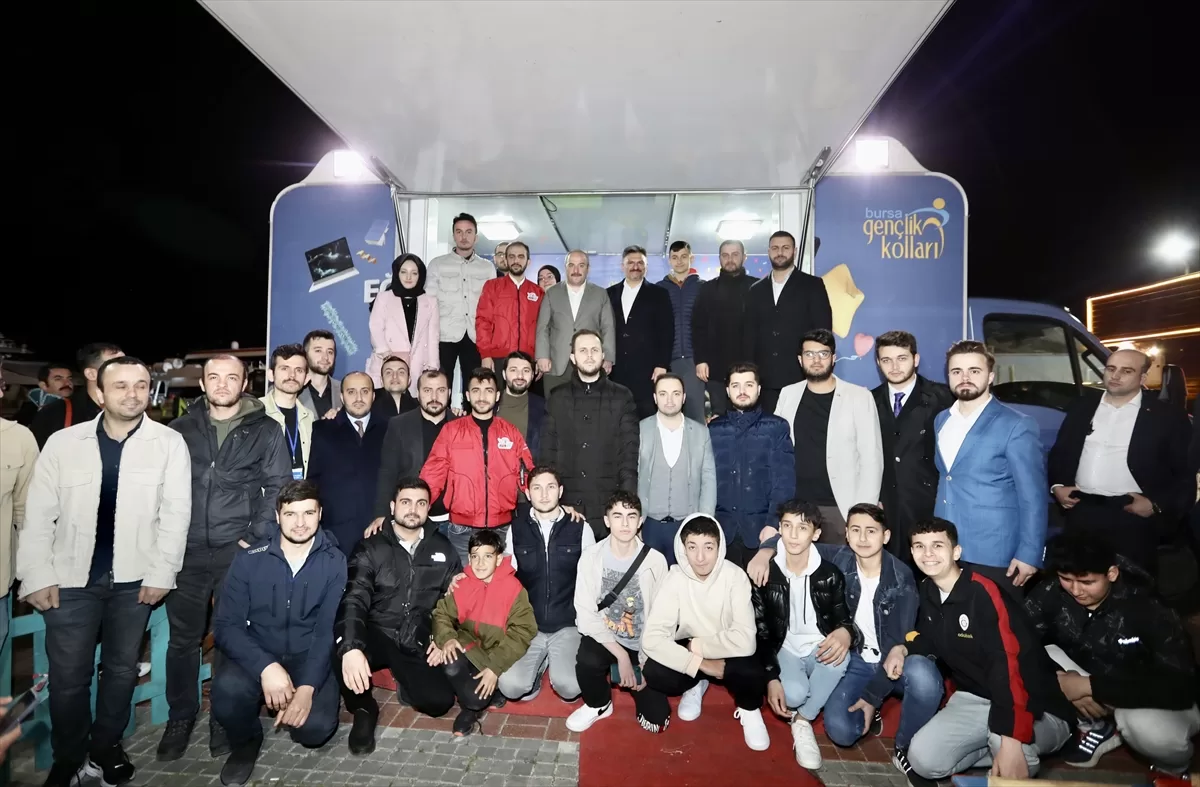 Bakan Varank, Bursa'da gençlerle buluştu: