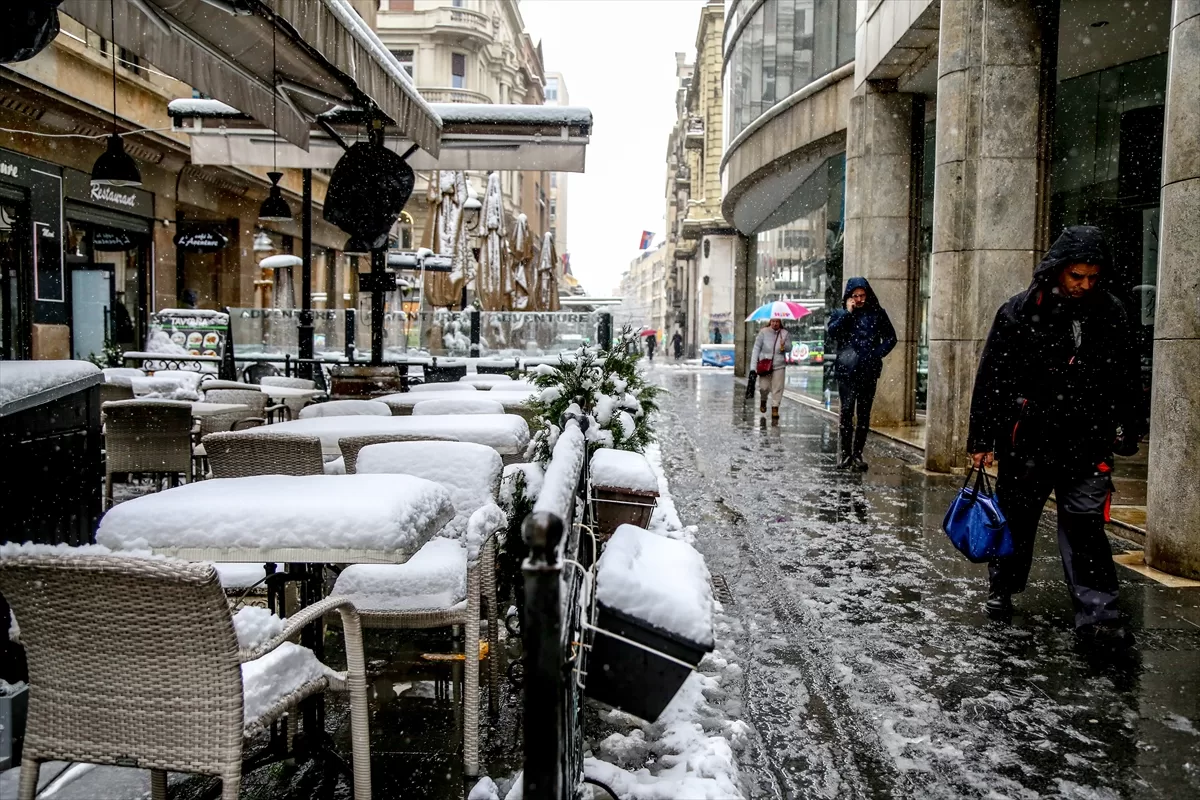 Balkan ülkelerinde kar yağışı ve şiddetli rüzgar hayatı olumsuz etkiledi