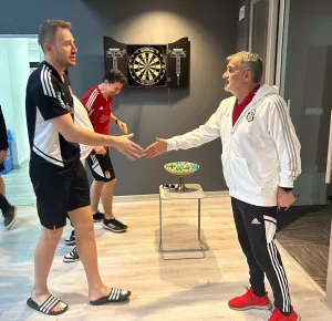 İSTANBUL (AA) – Beşiktaşlı futbolcular ve teknik ekip, bayramlaşma töreninde