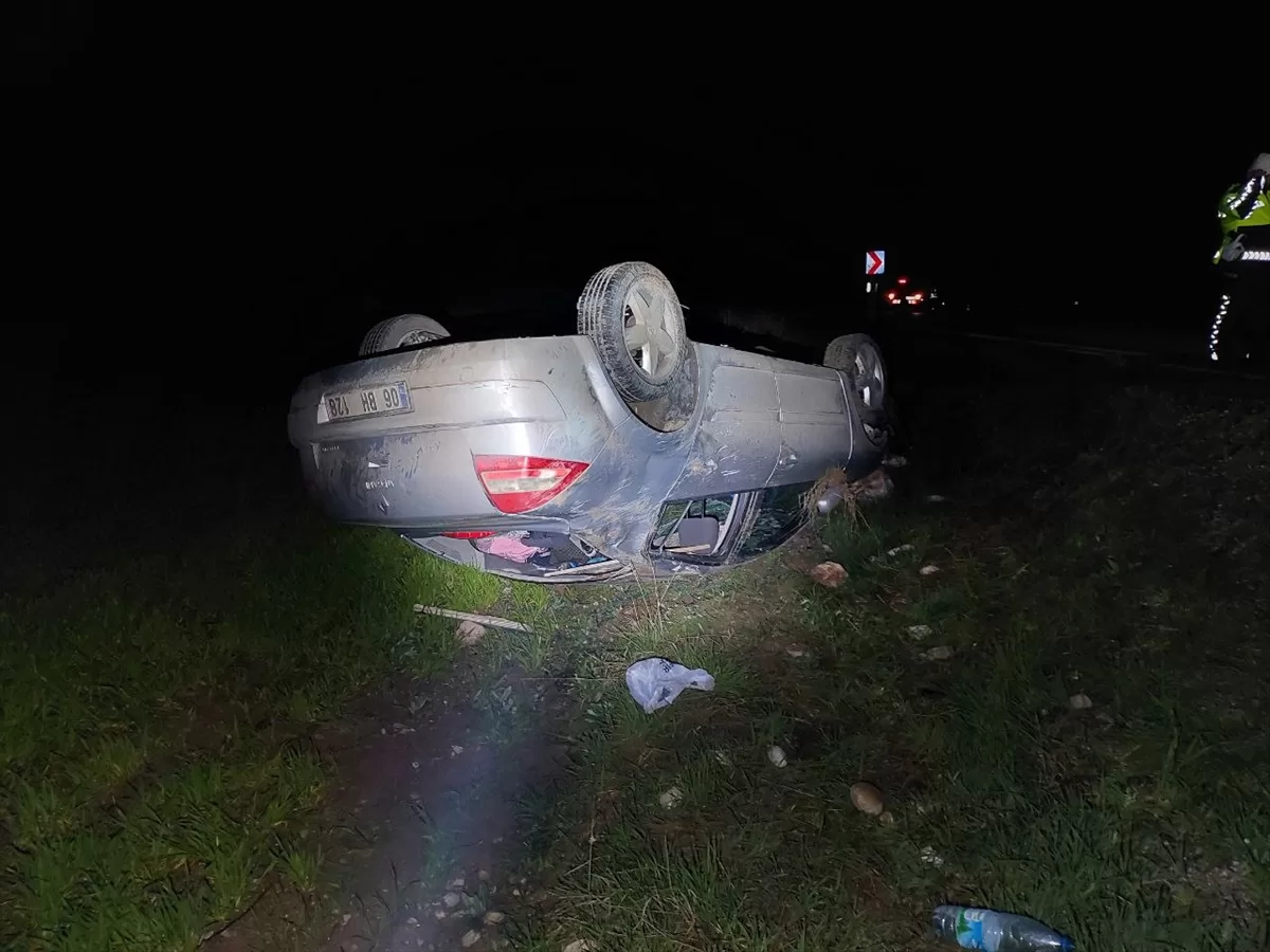 Çorum'da şarampole devrilen otomobildeki 4 kişi yaralandı