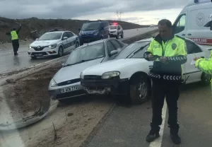 ÇORUM (AA) – Çorum'un Mecitözü ilçesinde 6 aracın karıştığı trafik