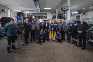 ANKARA (AA) – Cumhurbaşkanı Yardımcısı Fuat Oktay, Ankara metrosunda vatandaşlarla