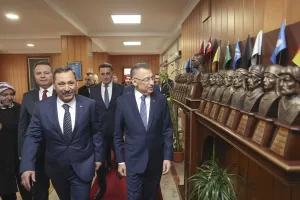 ANKARA (AA) – Cumhurbaşkanı Yardımcısı Fuat Oktay, Etimesgut'ta esnafı ve