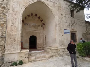 TUNCELİ (AA) – Tunceli'de ilkbaharın gelişiyle renklenen Çemişgezek ilçesi, doğa