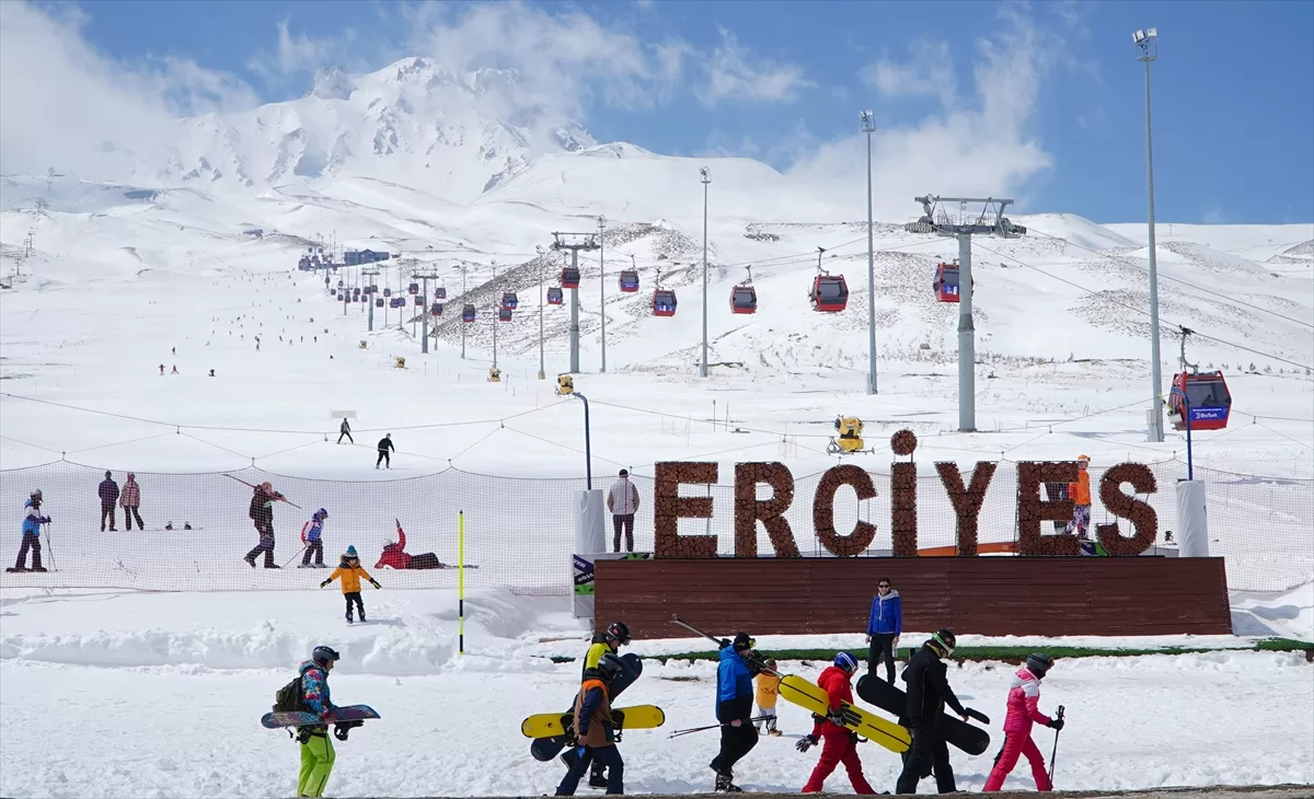 Erciyes'te kayak sezonu devam ediyor