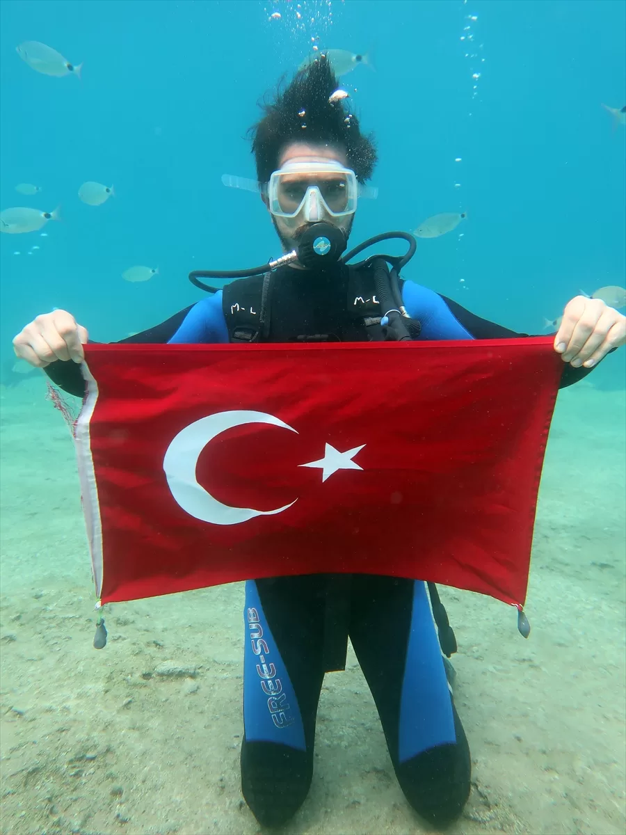 MUĞLA (AA) – Muğla'nın Fethiye ilçesinde bir grup dalgıç, 23