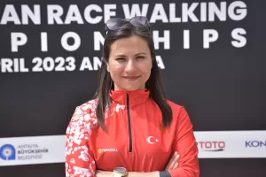 ANTALYA (AA) – ZEHRA TEKECİ – Gaziantepli üçüz atletler Esma