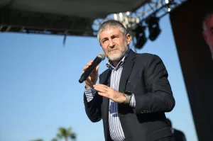 - "Gençlere ve kadına güvenen, çocuğunun geleceğiyle ilgili doğru iş