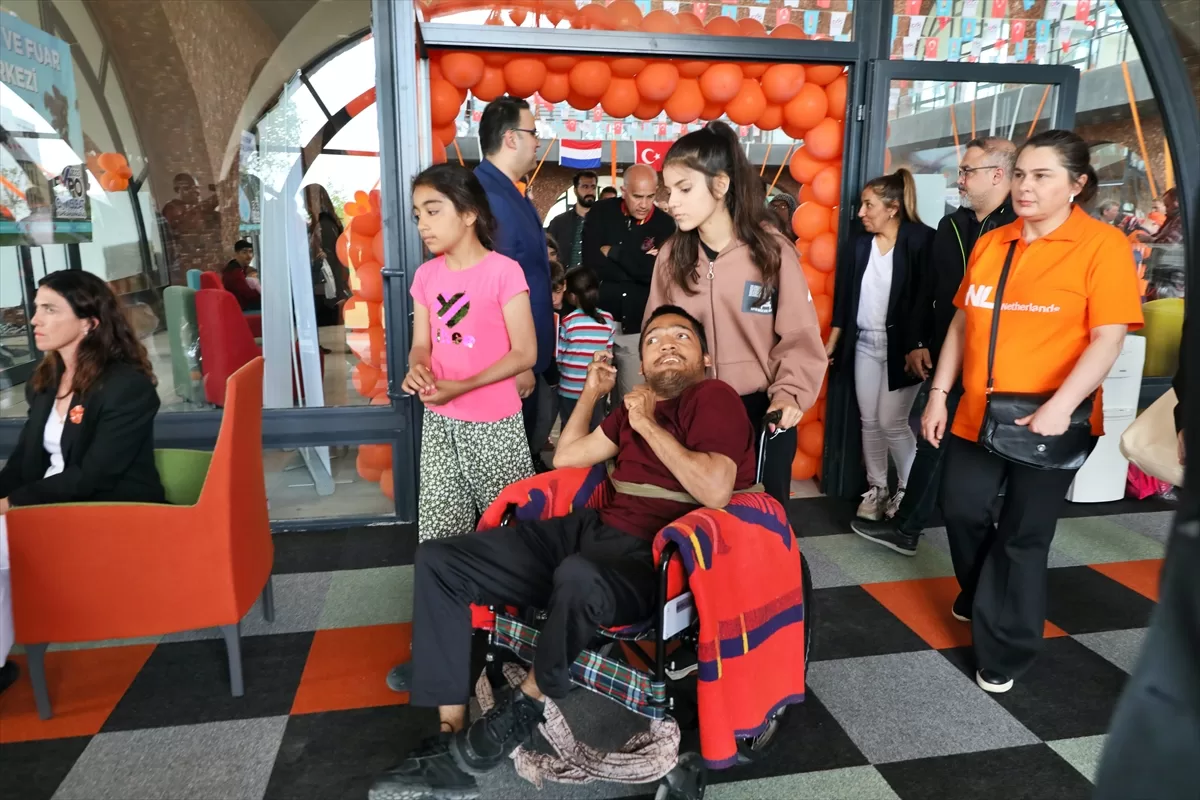 Hollandalı ekip, “Kral Günü”nü Kahramanmaraş'ta depremzedelerle geçirdi