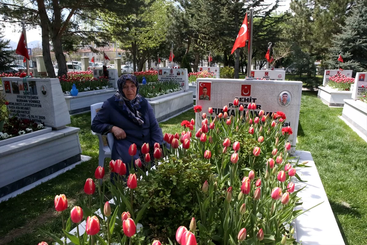 İç Anadolu'da Ramazan Bayramı arifesinde şehitlikler ziyaret edildi