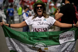 MADRİD (AA) – İspanya'da maaş artışı talebiyle hafta başından beri