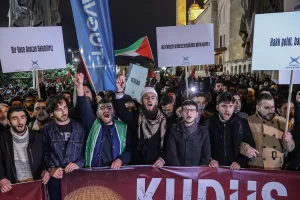 İSTANBUL (AA) – İsrail güçlerinin Mescid-i Aksa'ya düzenlediği baskın, İstanbul'da