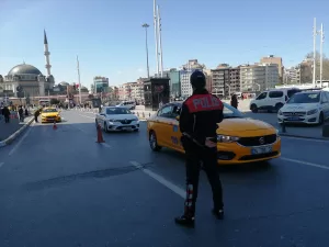 İSTANBUL (AA) – İstanbul'da polis ekiplerince kentin birçok noktasında "Huzur